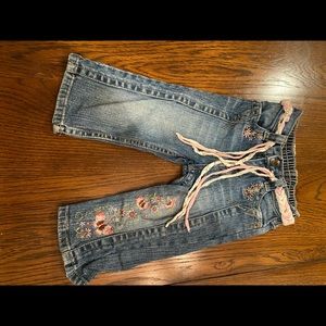 Cute Bongo Capris Jeans w/ Beautiful Embroidery!